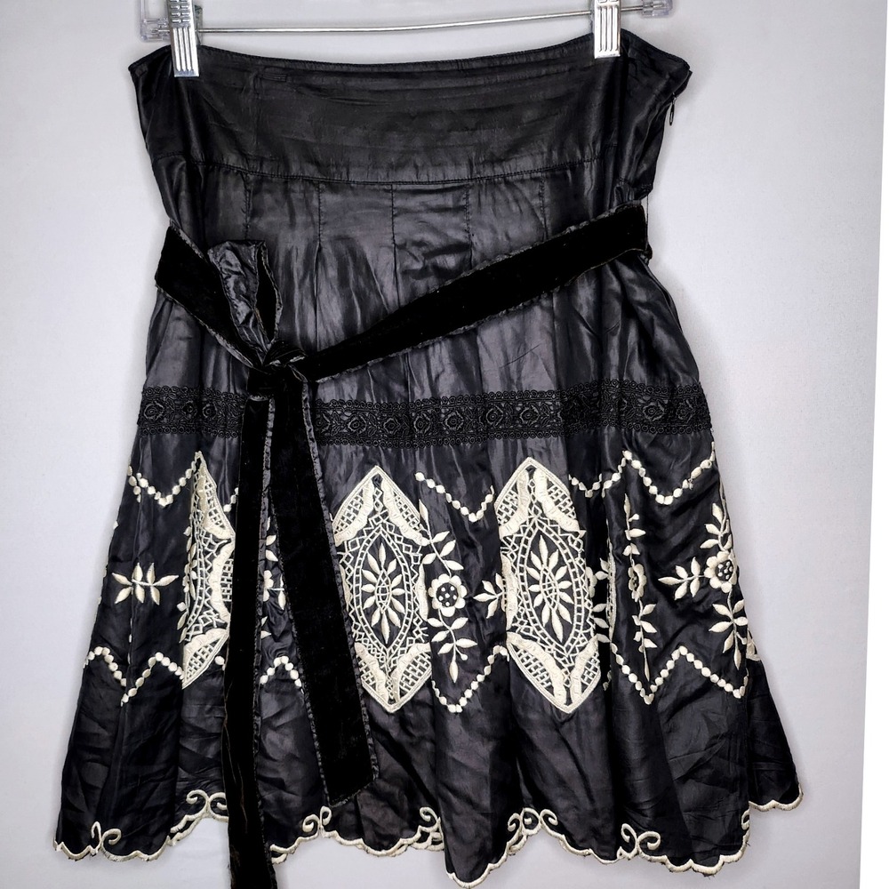 Yoana Baraschi Silk embroidered Size 10 Black Ivory Pleated Skirt Velvet Belt
